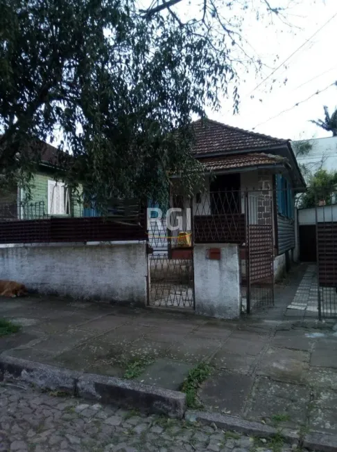 Foto 1 de Casa com 2 Quartos à venda, 299m² em Teresópolis, Porto Alegre