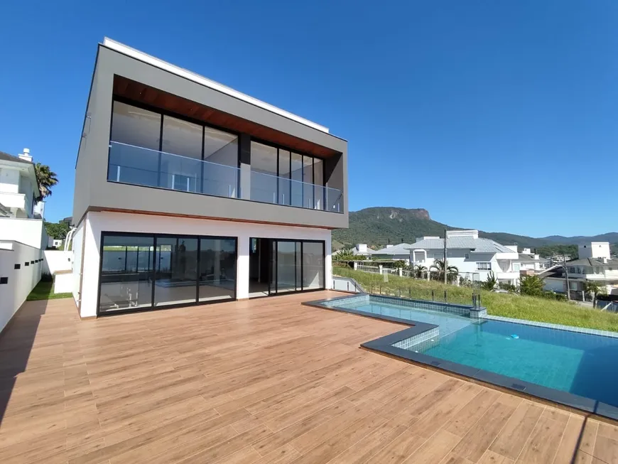 Foto 1 de Casa com 3 Quartos à venda, 421m² em Pedra Branca, Palhoça