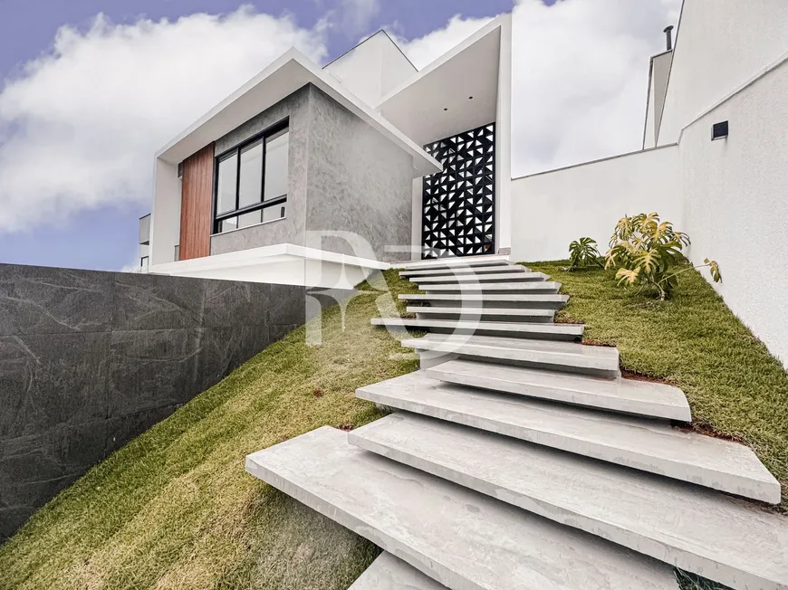 Foto 1 de Casa com 4 Quartos à venda, 400m² em Novo Horizonte, Juiz de Fora