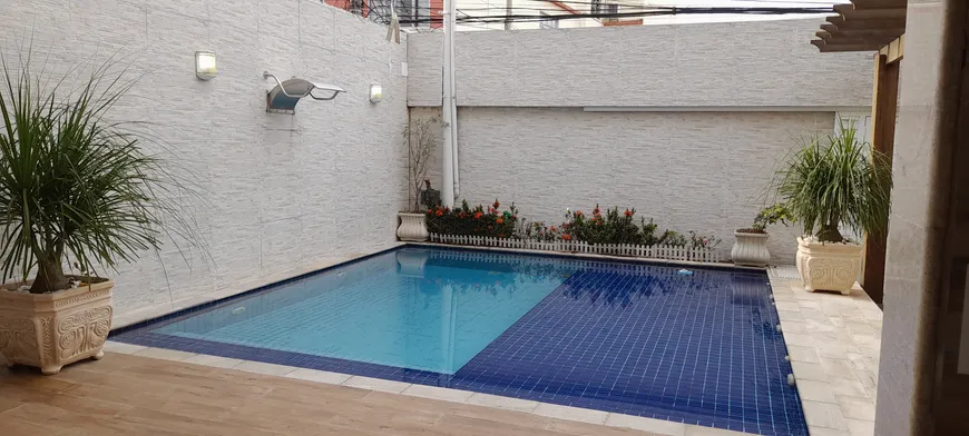 Foto 1 de Casa com 3 Quartos à venda, 353m² em Madureira, Rio de Janeiro