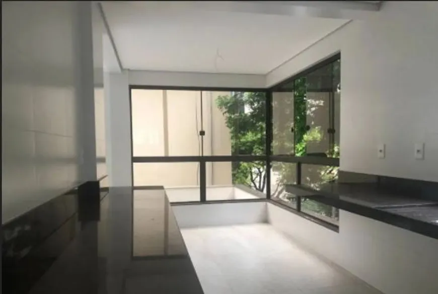 Foto 1 de Apartamento com 3 Quartos à venda, 225m² em Santo Antônio, Belo Horizonte