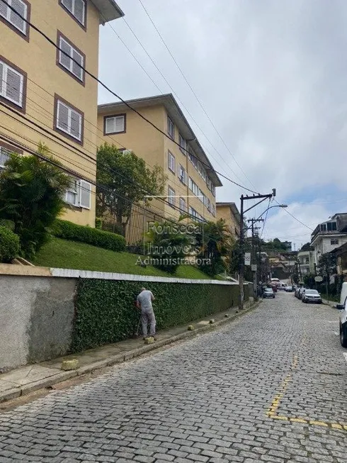Foto 1 de Apartamento com 3 Quartos à venda, 96m² em Valparaiso, Petrópolis