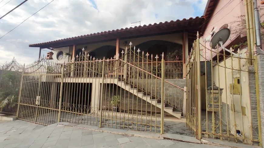 Foto 1 de Casa com 4 Quartos à venda, 180m² em Vila Santa Luzia, Contagem