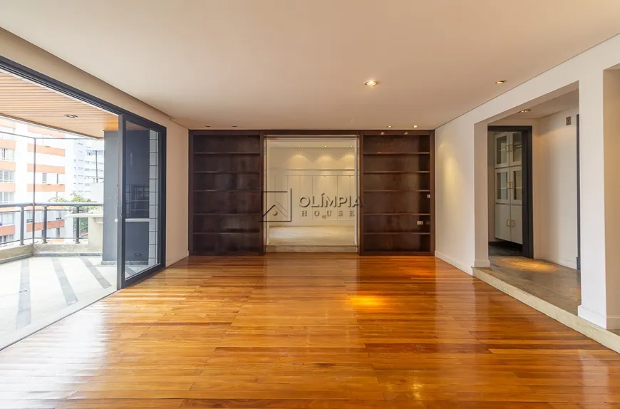 Foto 1 de Apartamento com 4 Quartos para alugar, 245m² em Higienópolis, São Paulo