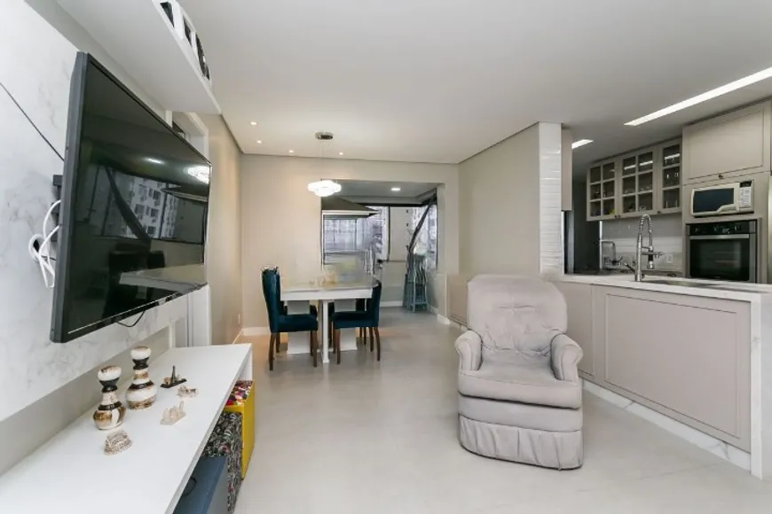 Foto 1 de Apartamento com 3 Quartos para alugar, 102m² em Santana, Porto Alegre