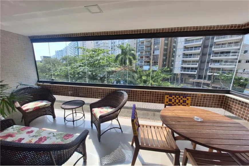 Foto 1 de Apartamento com 3 Quartos à venda, 107m² em Centro, Guarujá