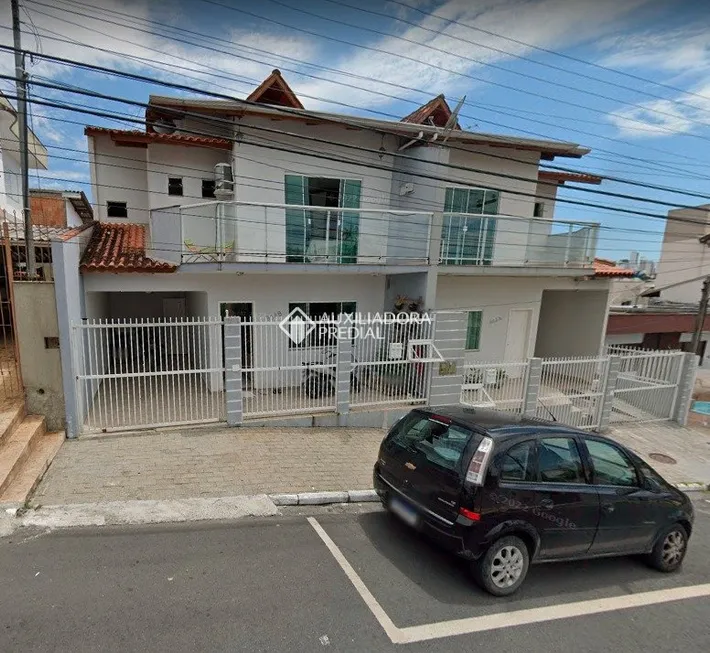 Foto 1 de Casa com 4 Quartos à venda, 164m² em Centro, Balneário Camboriú
