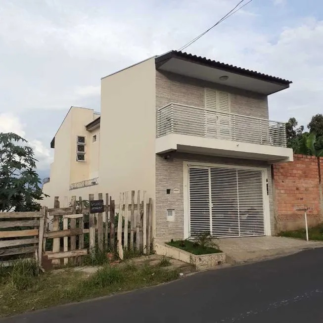 Foto 1 de Sobrado com 3 Quartos à venda, 217m² em Cidade Aracy, São Carlos