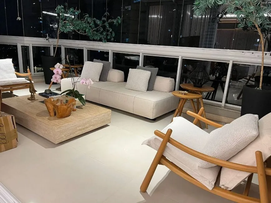 Foto 1 de Apartamento com 3 Quartos à venda, 245m² em Santa Rosa, Londrina