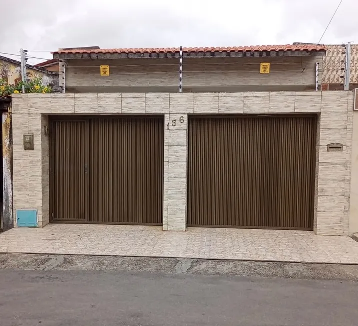 Foto 1 de Casa com 3 Quartos à venda, 217m² em Parque Araxá, Fortaleza