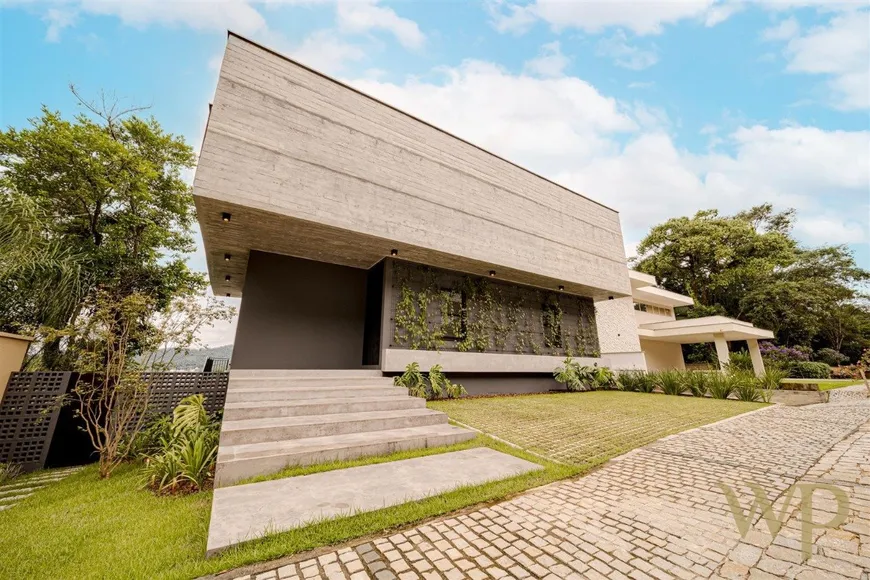 Foto 1 de Casa de Condomínio com 4 Quartos à venda, 550m² em América, Joinville