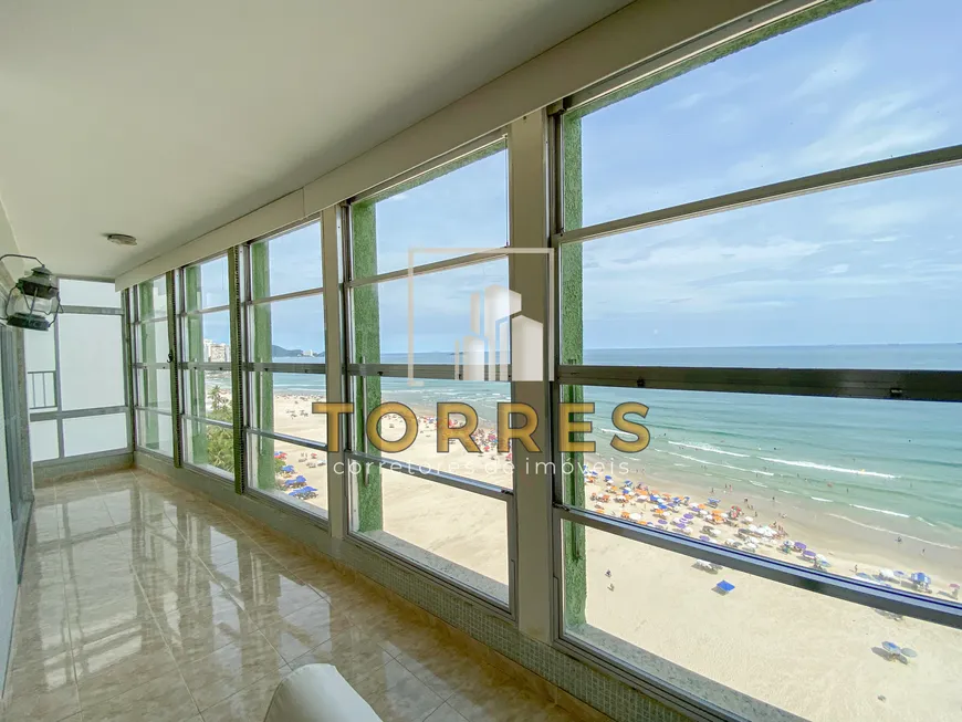 Foto 1 de Apartamento com 5 Quartos à venda, 210m² em Praia das Pitangueiras, Guarujá