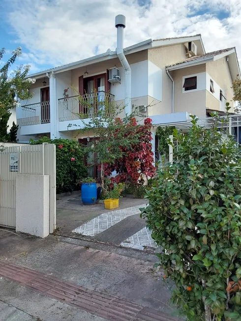 Foto 1 de Sobrado com 3 Quartos à venda, 130m² em Campeche, Florianópolis