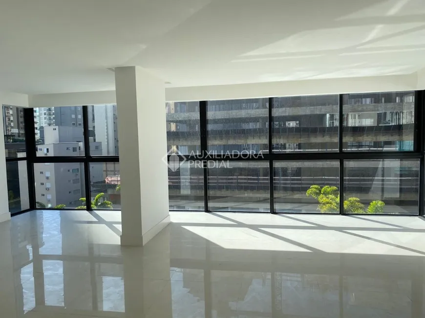 Foto 1 de Apartamento com 3 Quartos à venda, 122m² em Centro, Balneário Camboriú