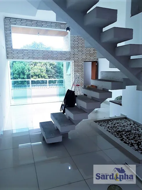 Foto 1 de Casa de Condomínio com 3 Quartos à venda, 220m² em Jardim Mirna, Taboão da Serra
