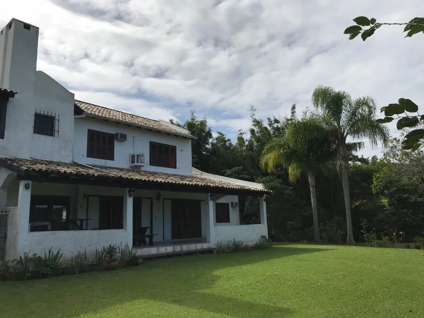 Foto 1 de Casa de Condomínio com 6 Quartos à venda, 390m² em Ponta das Canas, Florianópolis
