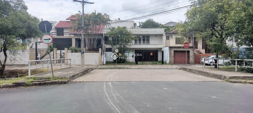 Foto 1 de Casa com 3 Quartos à venda, 251m² em Jardim Planalto, Porto Alegre