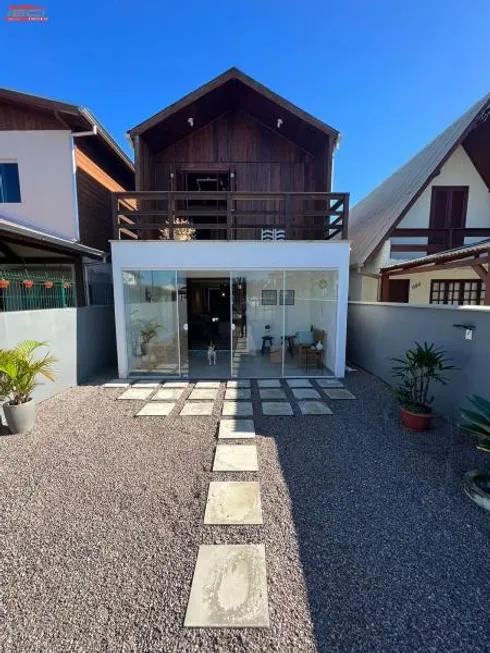 Foto 1 de Casa com 3 Quartos à venda, 160m² em Praia do Meio - Ens Brito, Palhoça