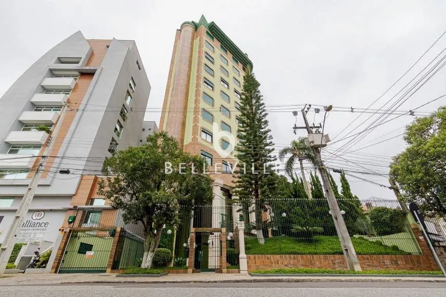 Foto 1 de Apartamento com 3 Quartos à venda, 149m² em Centro, Curitiba