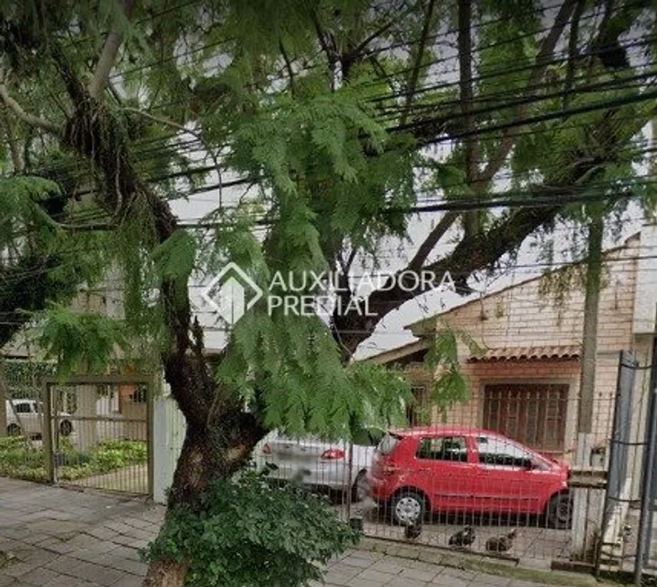 Foto 1 de Casa com 2 Quartos à venda, 247m² em Rio Branco, Porto Alegre