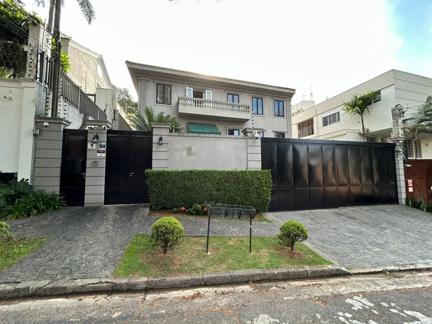 Foto 1 de Casa com 4 Quartos para venda ou aluguel, 588m² em Cidade Jardim, São Paulo