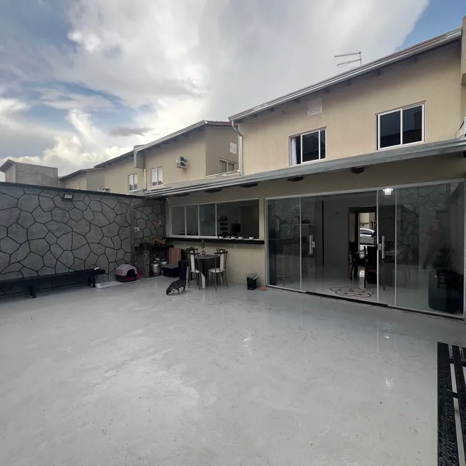 Foto 1 de Casa de Condomínio com 3 Quartos à venda, 180m² em Setor Serra Dourada, Aparecida de Goiânia