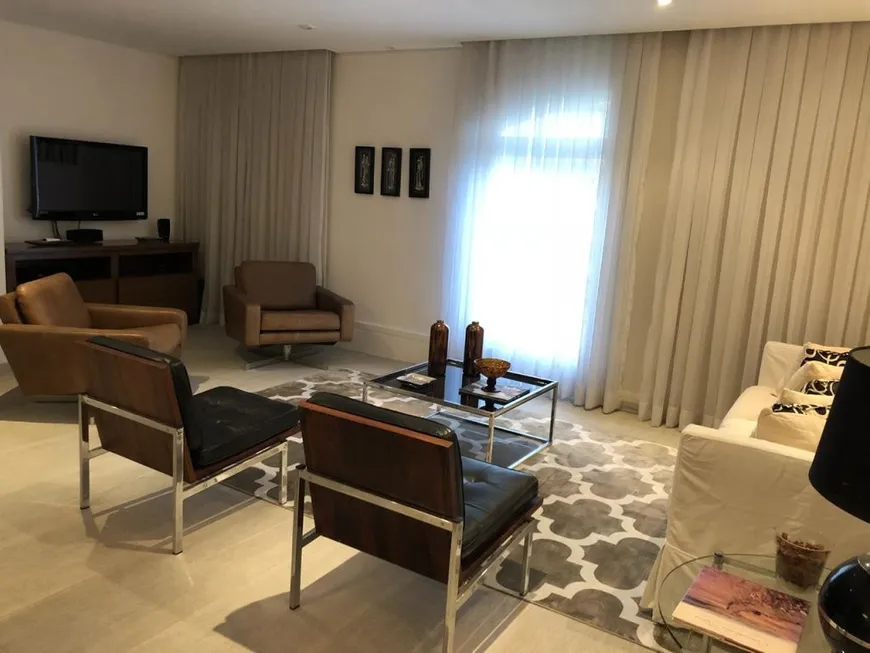 Foto 1 de Flat com 3 Quartos para alugar, 105m² em Jardins, São Paulo