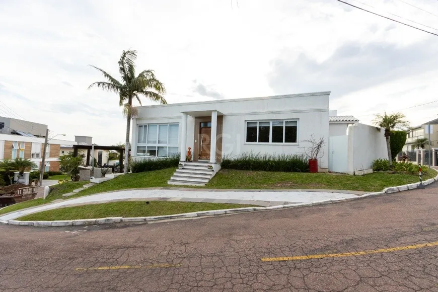 Foto 1 de Casa de Condomínio com 6 Quartos à venda, 433m² em Nonoai, Porto Alegre