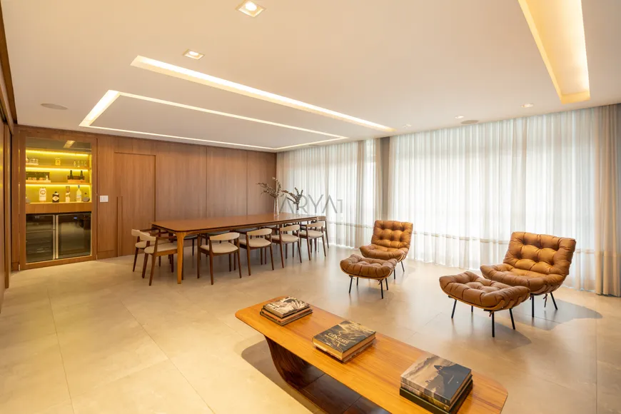 Foto 1 de Apartamento com 4 Quartos à venda, 266m² em Água Verde, Curitiba