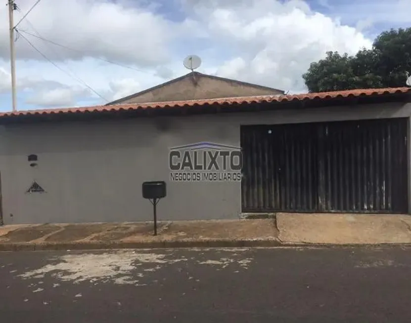 Foto 1 de Casa com 3 Quartos à venda, 100m² em Jardim Canaã, Uberlândia