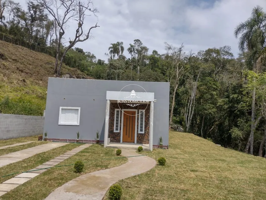 Foto 1 de Fazenda/Sítio com 3 Quartos à venda, 1600m² em Jardim Nossa Senhora das Graças, Cotia