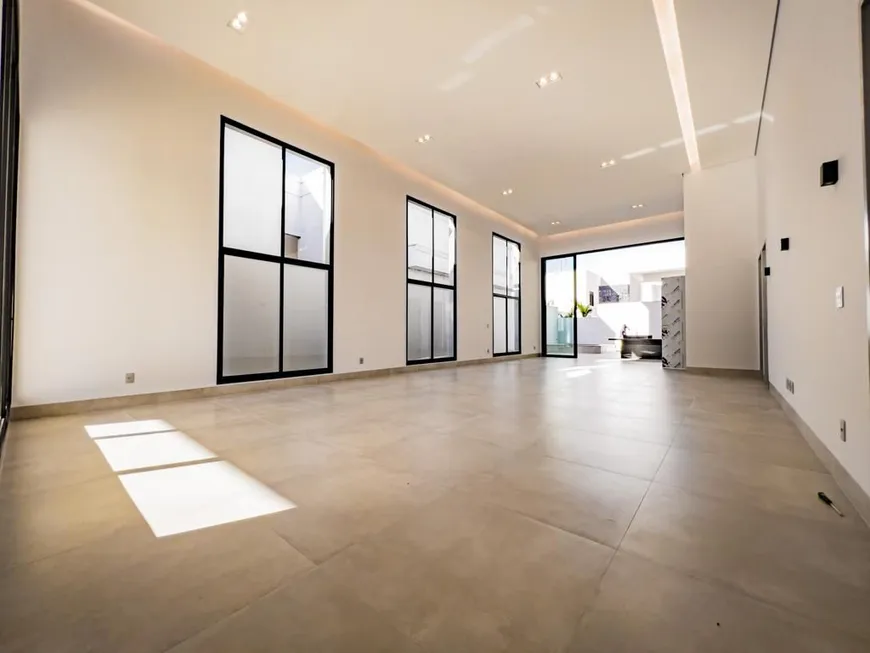Foto 1 de Casa de Condomínio com 4 Quartos à venda, 272m² em Zona Sul, Uberlândia