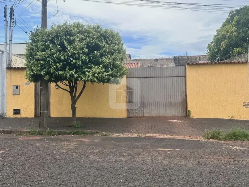 Foto 1 de Casa com 2 Quartos à venda, 180m² em Osvaldo Rezende, Uberlândia