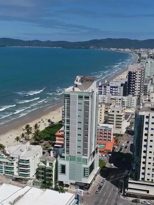 Foto 1 de Apartamento com 3 Quartos à venda, 260m² em Meia Praia, Itapema