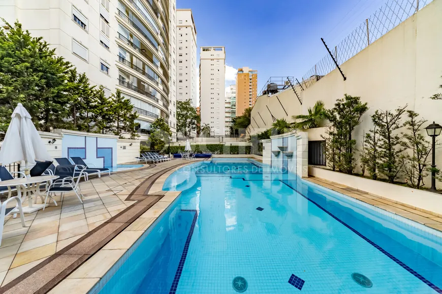 Foto 1 de Apartamento com 3 Quartos à venda, 130m² em Moema, São Paulo