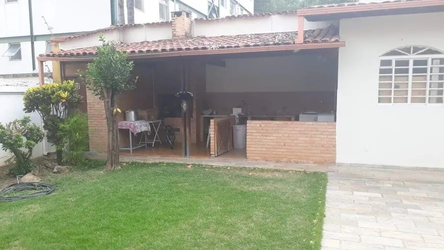 Foto 1 de Casa com 4 Quartos à venda, 251m² em Castelo, Belo Horizonte