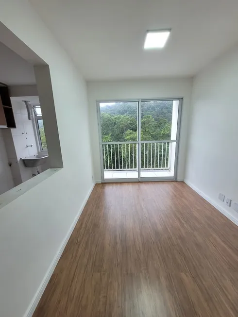 Foto 1 de Apartamento com 2 Quartos para alugar, 56m² em Nogueira, Petrópolis