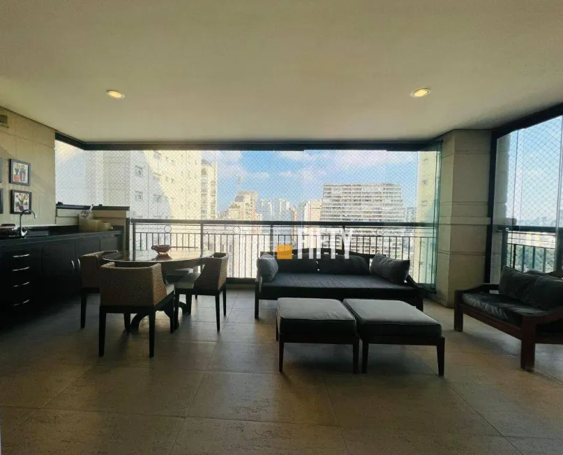 Foto 1 de Apartamento com 4 Quartos à venda, 234m² em Vila Nova Conceição, São Paulo