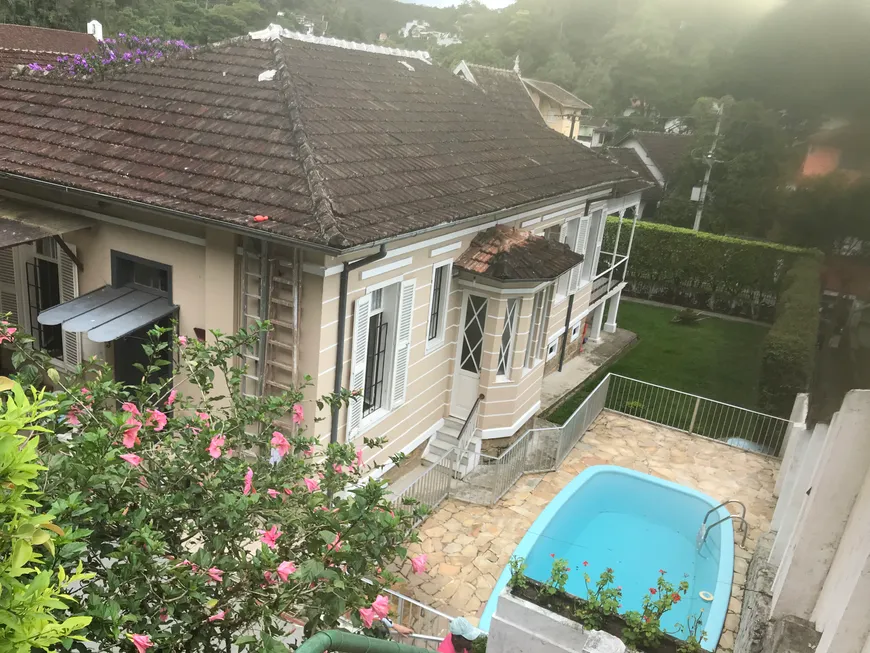 Foto 1 de Casa com 6 Quartos à venda, 250m² em Centro, Petrópolis