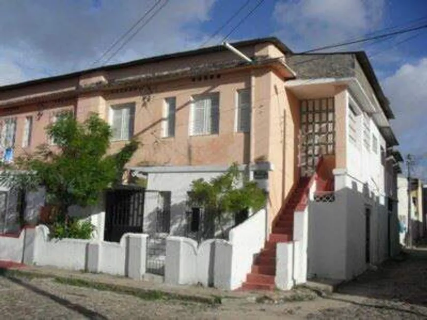 Foto 1 de Casa com 2 Quartos para alugar, 90m² em Jacarecanga, Fortaleza