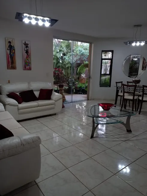 Foto 1 de Casa com 4 Quartos à venda, 400m² em Setor Bueno, Goiânia