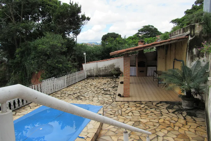 Foto 1 de Casa com 4 Quartos à venda, 254m² em Ermelinda, Belo Horizonte