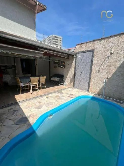 Foto 1 de Sobrado com 3 Quartos à venda, 130m² em Vila Tupi, Praia Grande