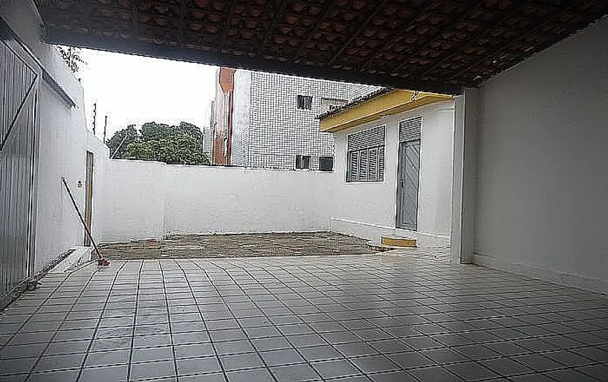 Foto 1 de Casa com 3 Quartos para alugar, 250m² em Lagoa Nova, Natal