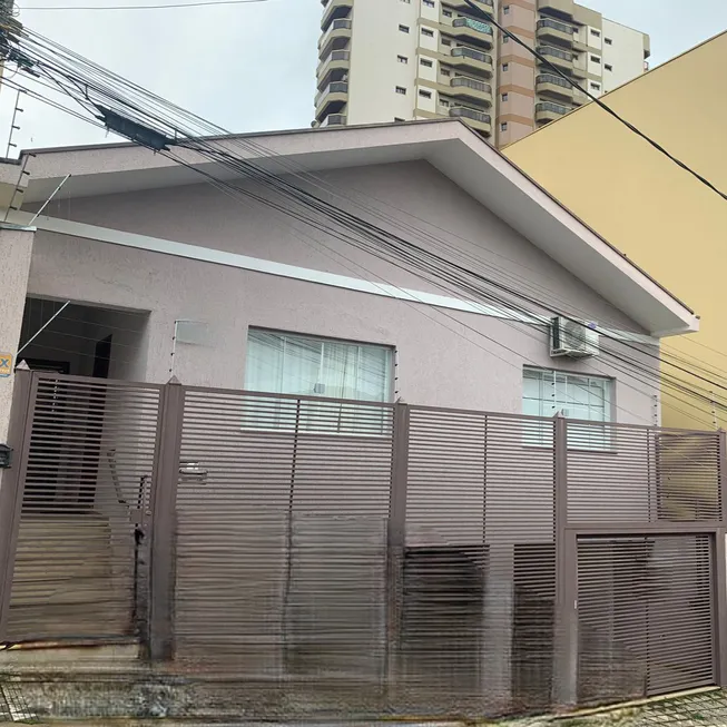 Foto 1 de Casa com 4 Quartos à venda, 170m² em Centro, Pouso Alegre