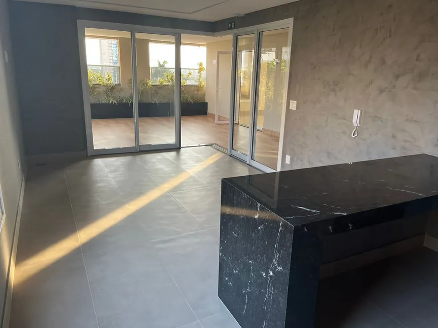 Foto 1 de Apartamento com 2 Quartos à venda, 68m² em Setor Bueno, Goiânia