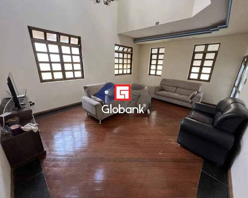 Foto 1 de Casa com 6 Quartos à venda, 360m² em Morada da Serra, Montes Claros