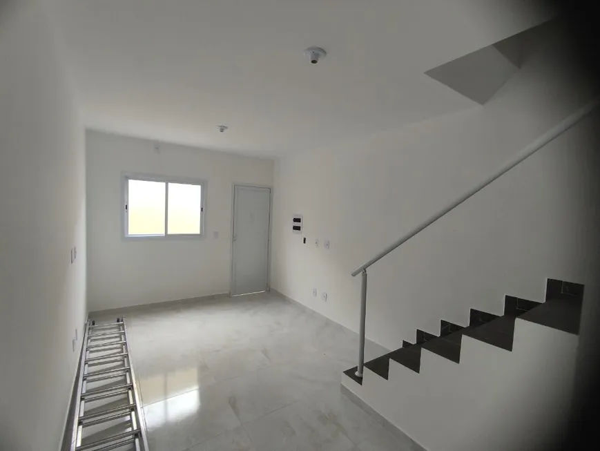 Foto 1 de Casa de Condomínio com 2 Quartos à venda, 63m² em Jardim Melvi, Praia Grande