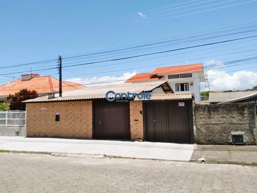 Foto 1 de Casa com 3 Quartos à venda, 172m² em Caminho Novo, Palhoça