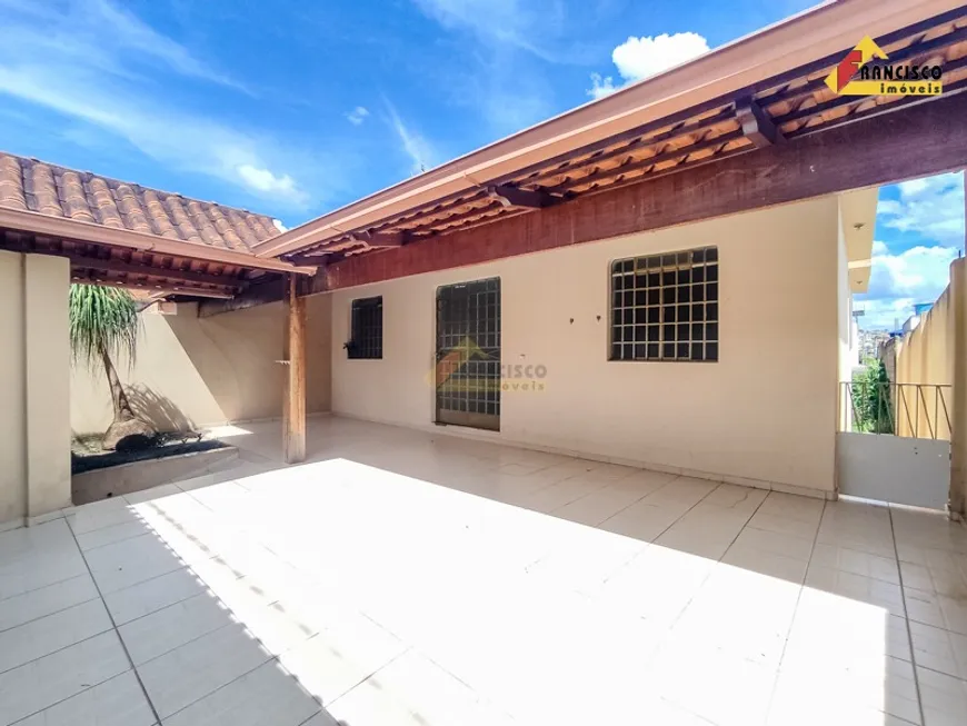 Foto 1 de Casa com 3 Quartos à venda, 60m² em Santa Rosa, Divinópolis